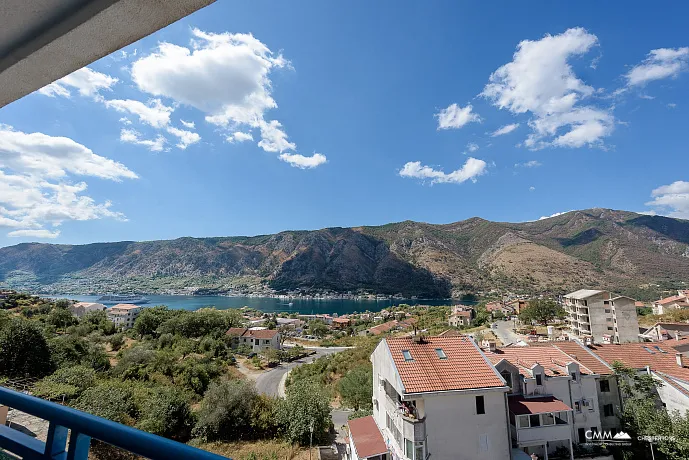 Kotor Körfezi'nin panoramik manzarasına sahip Dobrota'da Stüdyo