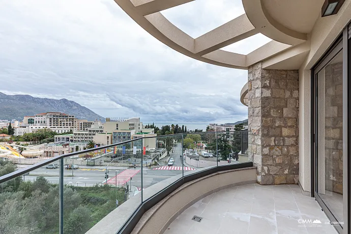 Deniz yakınında Bečići’de bulunan kompleks