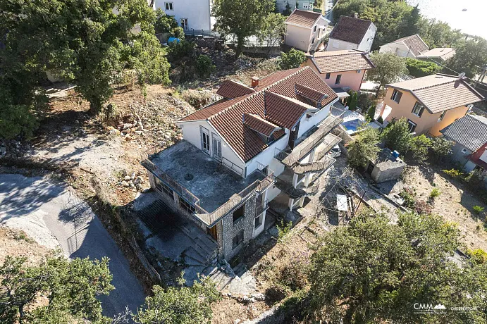 Ratac, Bar’da 1.600 m² arsalı ev — yaklaşık 350 m²