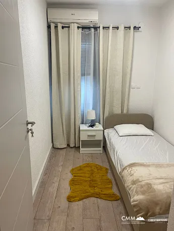 Herceg Novi'de 100m2 daire, sahile sadece 230 m uzaklıkta