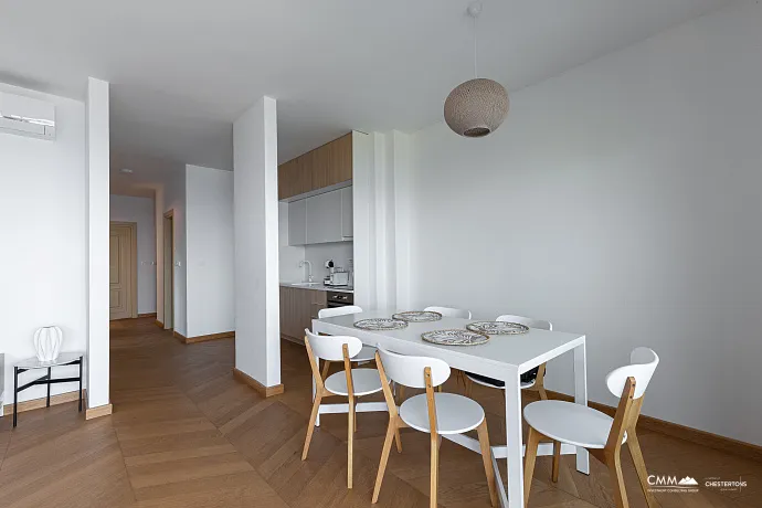 Havuzlu sitede üç odalı daire, Blizikuće