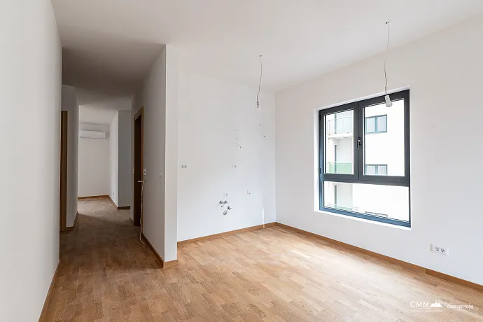 Bečići’de Deniz Manzaralı 64 m² Geniş Daire