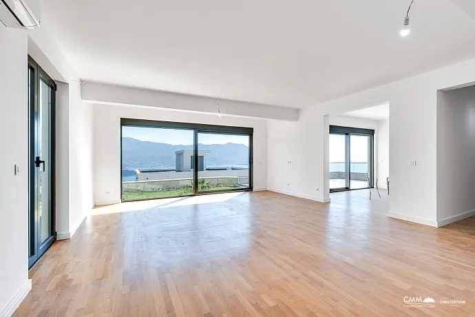 Panoramik Deniz Manzaralı ve Yeni İnşa Edilmiş Lüks Villa – Budva