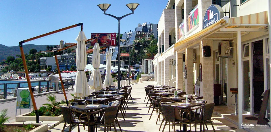Herceg Novi'de birinci sırada teraslı kafe
