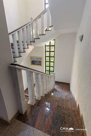 Bigovo’da Deniz Kenarında Geniş Daire — Teraslı ve Muhteşem Deniz Manzaralı