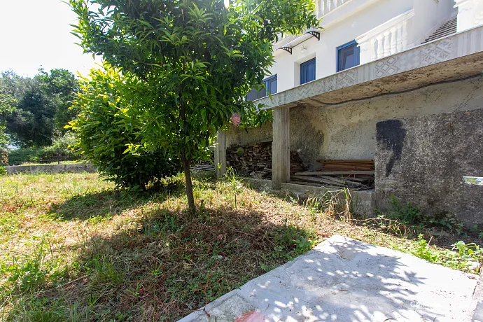 Kotor Körfezi manzaralı havuzlu muhteşem villa