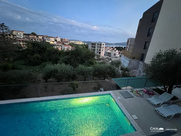 Tivat, Mažina Bölgesinde Deniz Manzaralı Geniş Daire