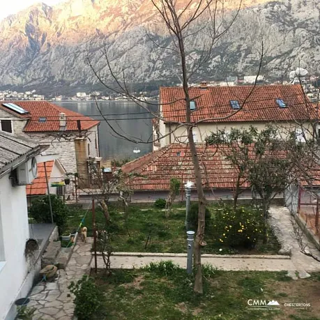Prcanj'da deniz manzaralı Tek Katlı ev