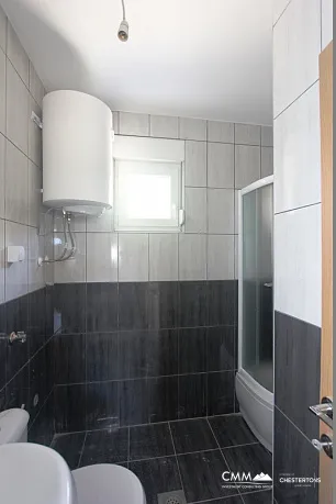 Herceg Novi'de küçük apartman dairesi