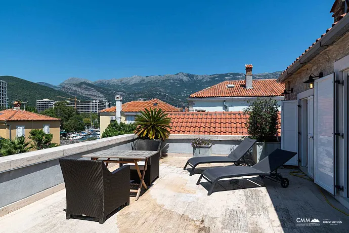 Budva'nın eski kentinin kalbinde büyüleyici dubleks daire