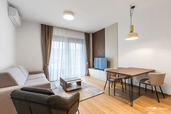 Deniz yakınında Bečići’de bulunan kompleks