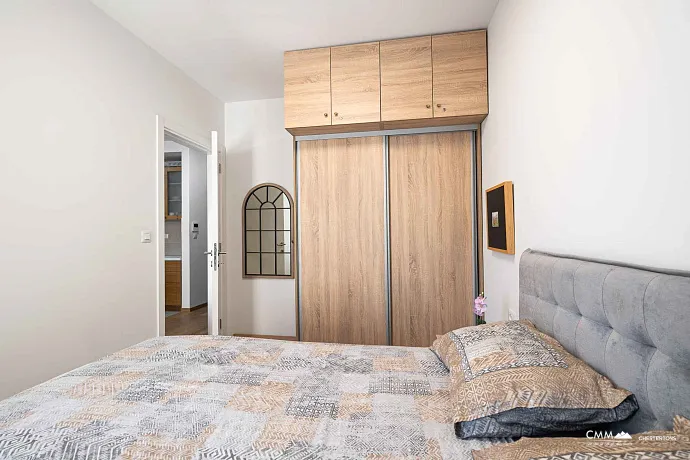 Bečići'de Modern ve Tamamen Eşyalı Satılık Daire