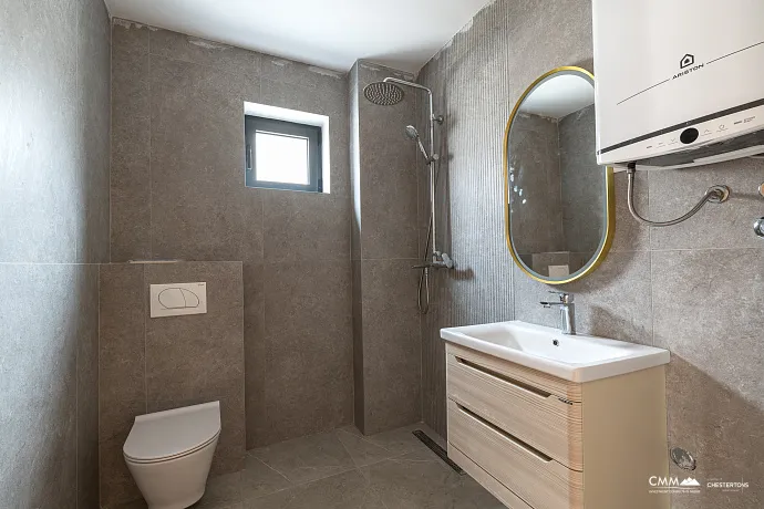 Bečići’de Deniz Manzaralı 64 m² Geniş Daire