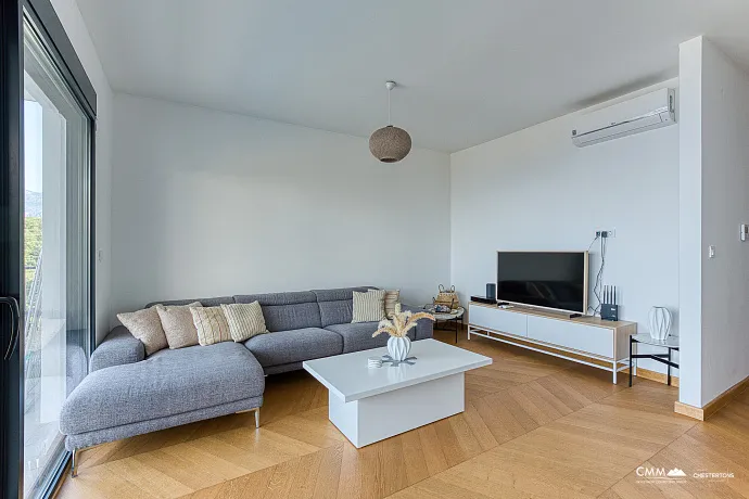 Havuzlu sitede üç odalı daire, Blizikuće