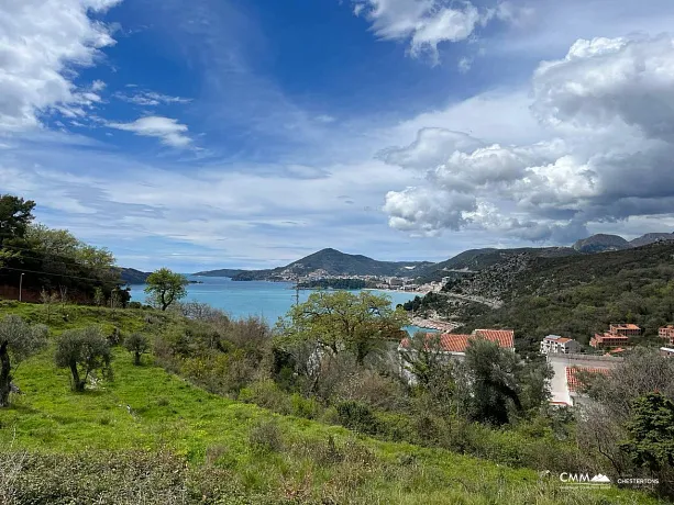 Kamenovo bölgesinde hazır projeli 676 m2 arsa