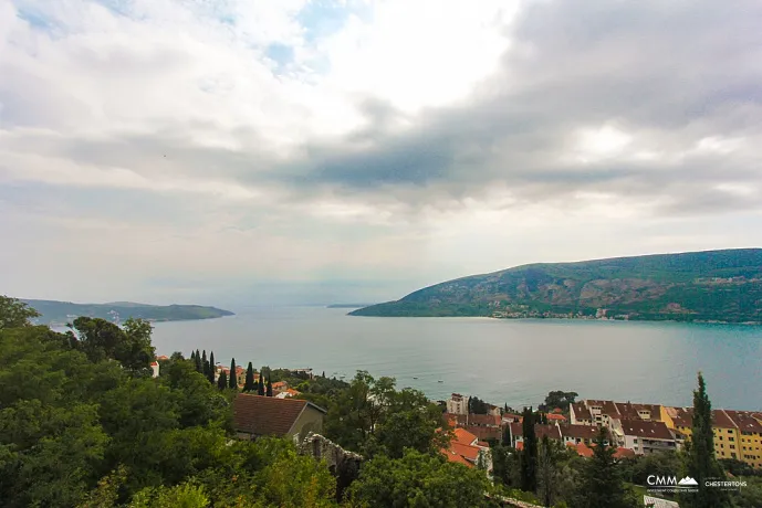 Herceg Novi'de muhteşem deniz manzaralı üç katlı konak