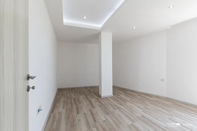 Ulcinj'de deniz manzaralı çatı katı