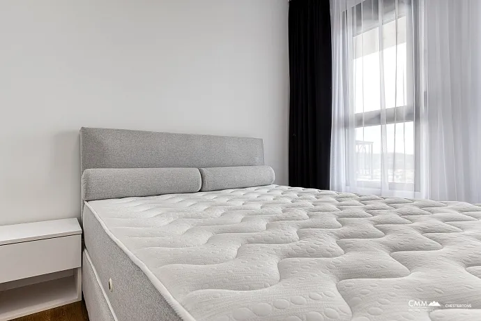 Işık Alan İki Yatak Odalı Daire Bar’da