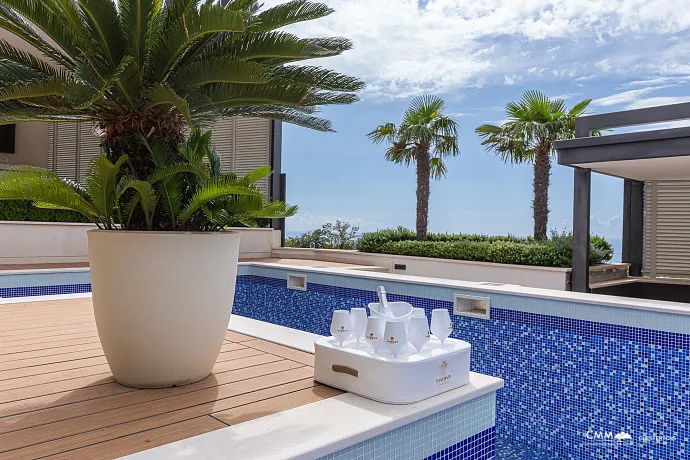 Sveti Stefan’a yakın, Blizikuće’de lüks villa
