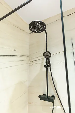 Becici'de denize yakın yeni binada çatı katı