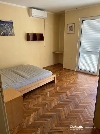 Becici'de geniş 2 yatak odalı daire