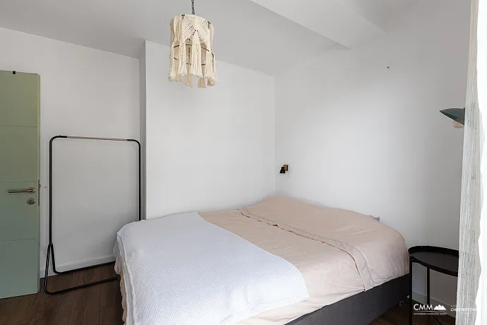 Şehir Ortamında Modern Bir Odalı Daire – Konforlu Yaşam İçin Mükemmel