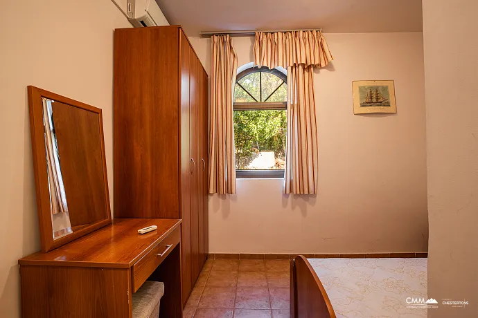 Bigovo’da Deniz Kenarında Geniş Daire — Teraslı ve Muhteşem Deniz Manzaralı