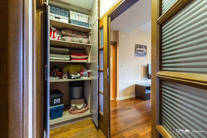 Pržno’da 84 m² İki Yatak Odalı Daire – Konfor ve Sıcaklık Denize Yakın