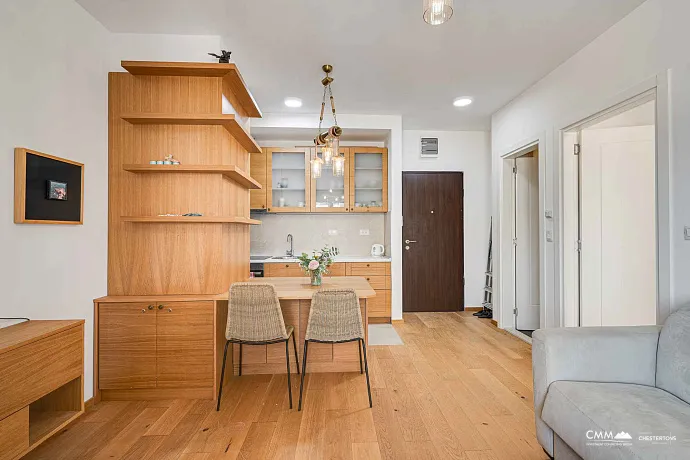 Bečići'de Modern ve Tamamen Eşyalı Satılık Daire