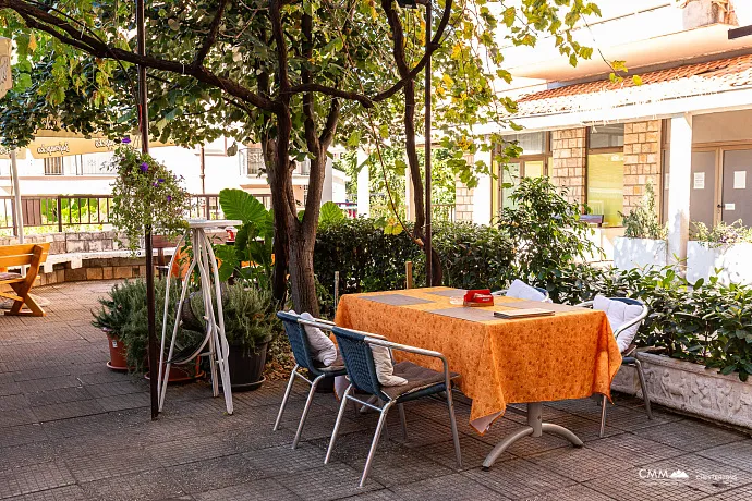 Budva'nın merkezindeki restoran