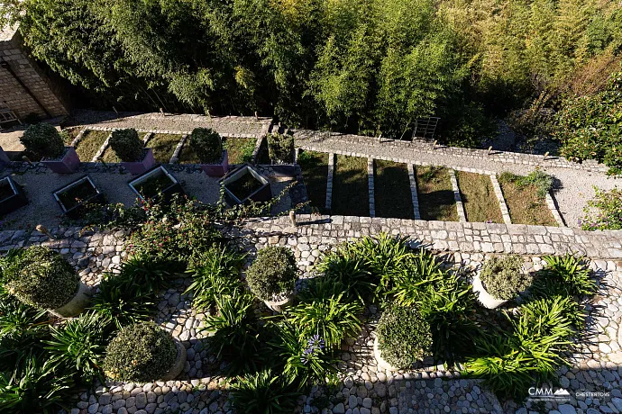 Sveti Stefan Yakınında Deniz Manzaralı Şirin Taş Ev