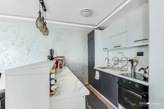 Kotor Eski Şehir, deniz ve dağ manzaralı, yenilenmiş 4 yatak odalı 120 m² ev