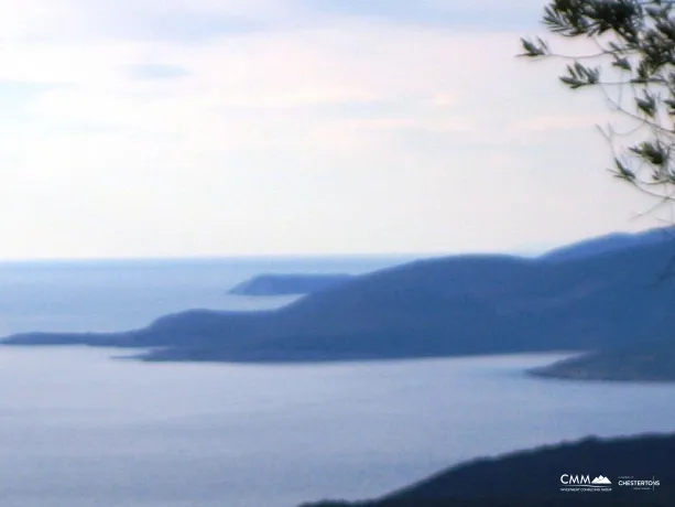 Kotor'da deniz manzaralı arsa