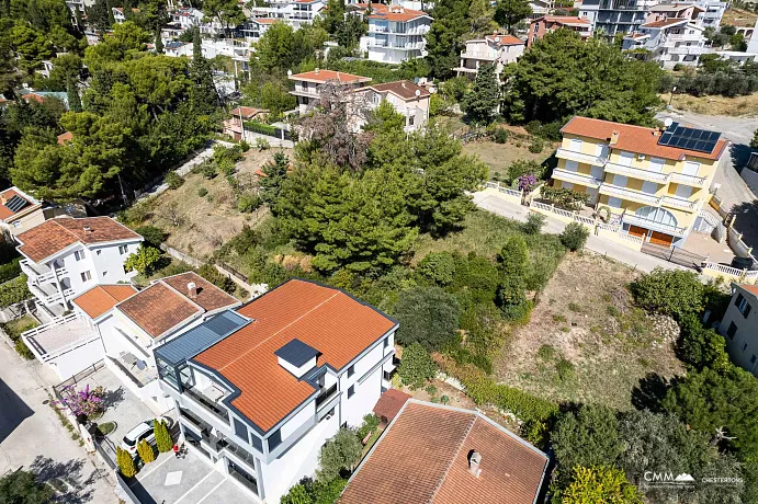 Šušanj’da deniz manzaralı arsa, plaja 150 m — 950 m²