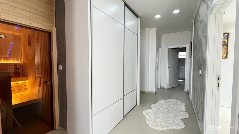 Bar'da iki yatak odalı ve deniz manzaralı daire 144m2