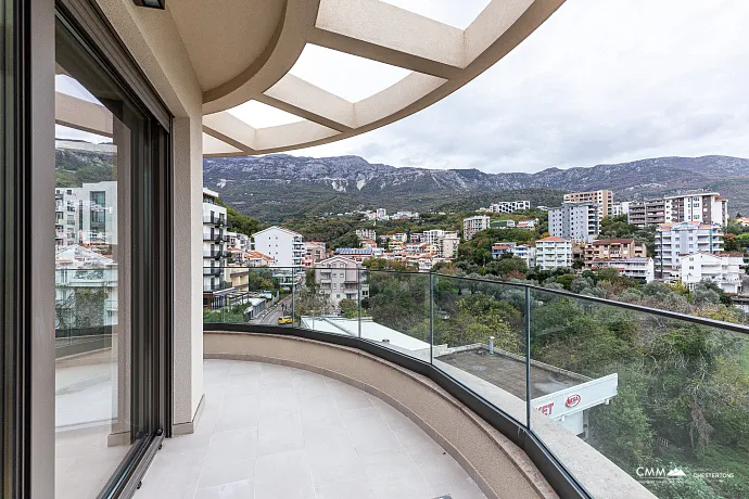 Deniz yakınında Bečići’de bulunan kompleks