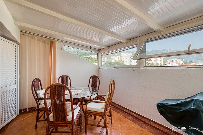 Bečići’de 64m² bir yatak odalı daire