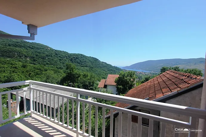 Herceg Novi'de küçük apartman dairesi