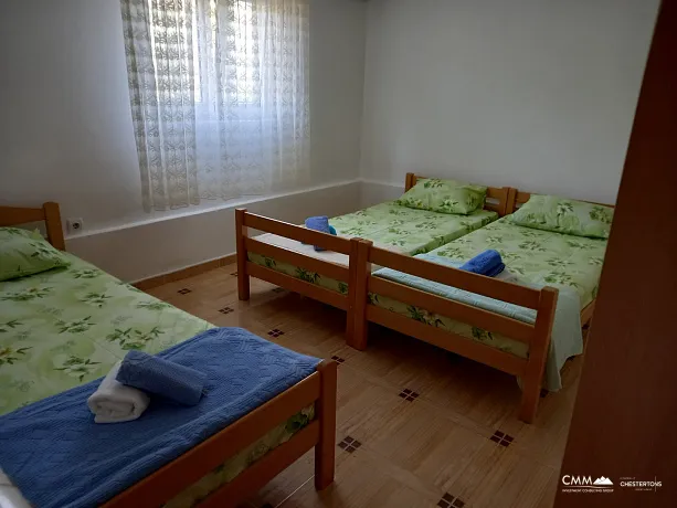 Tivat'taki Üç Yönlendirici Geniş Ev