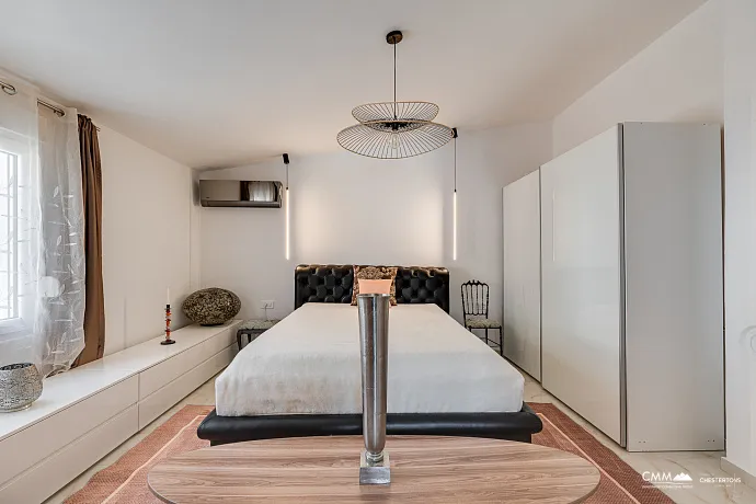 Sutomore'de iki katlı geniş ev