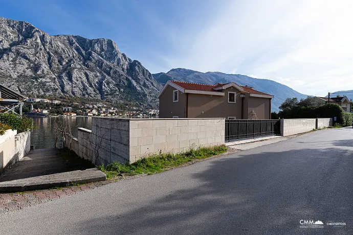 Lüks bir üç katlı villa — Kotor