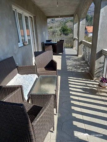 Tivat'taki Üç Yönlendirici Geniş Ev