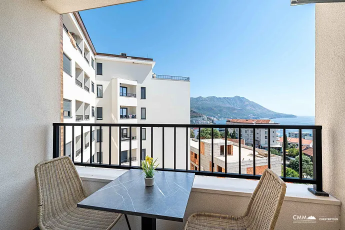 Bečići'de Modern ve Tamamen Eşyalı Satılık Daire