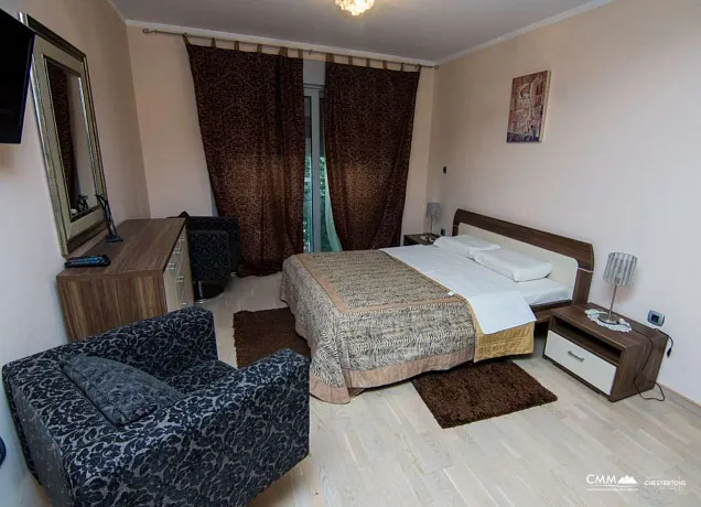 Budva'da havuzlu lüks villa