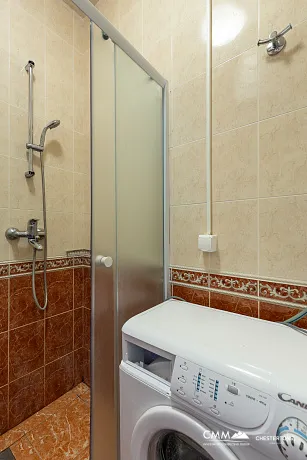 Bigovo’da Deniz Kenarında Geniş Daire — Teraslı ve Muhteşem Deniz Manzaralı