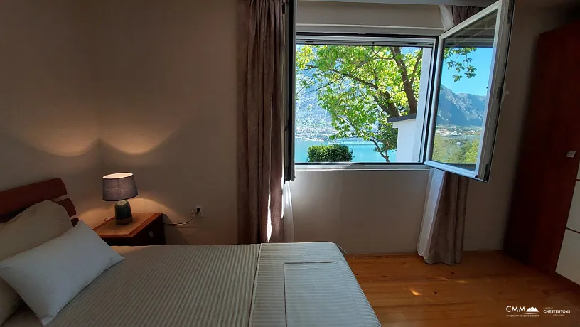 Kotor Körfezi manzaralı ev