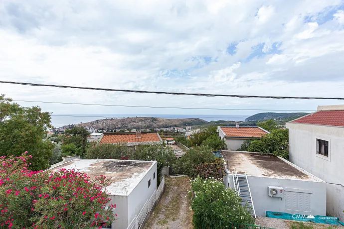 Deniz manzaralı panoramik bir Sutomore evi 120 m2