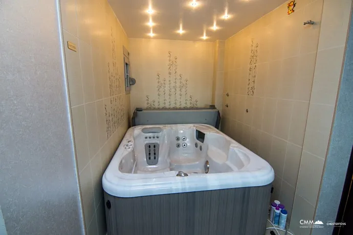 Budva'da havuzlu lüks villa