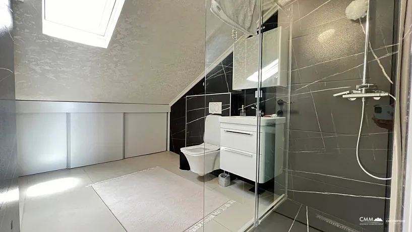 Bar'da iki yatak odalı ve deniz manzaralı daire 144m2