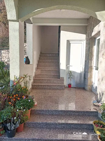 Zagrađe, Sutomore'de üç daireli ev — 450 m²